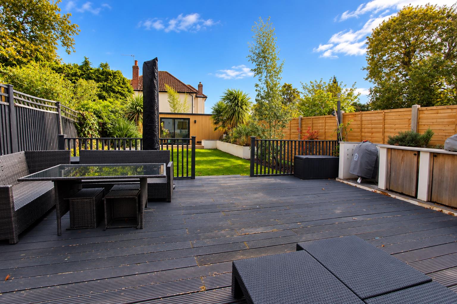 Byron Gardens, Sutton